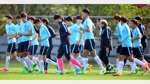 뜨거운 신태용호, 그 뒤에 더 뜨거운 ‘희생’