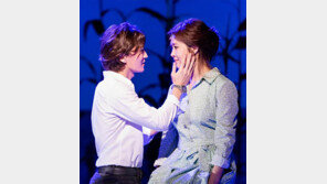 새롭게 탄생한 그레이 로맨스… 아름다운 선율로 잔잔한 여운