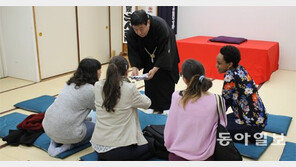 “만담으로 외국인 웃겨라”… 日 전통문화 마케팅