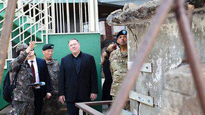 극비방한 CIA국장, 연평도 北포격도발 현장 직접 둘러봐