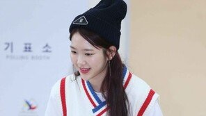 [동아포토]오마이걸 지호, 생애 첫 투표