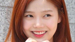 [동아포토]오마이걸 효정 ＂사전투표하세요＂