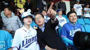 유담, 유승민 유세 재개…“피해자가 숨는 일은 절대 있어서 안돼”