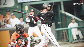 배팅볼 투수 자처한 윤요섭, ‘모넬 살리기’ 통했다