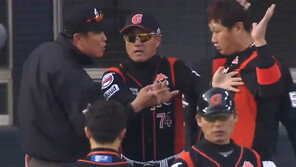 연쇄적 논란의 판정에 흔들리는 롯데