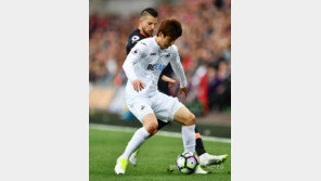 [콤팩트뉴스] 선발 75분 뛴 기성용, 에버턴전 승리 기여 外