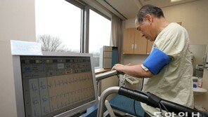 오랜만에 뵌 부모님 목소리가 변했다고요? 질환 알리는 신호