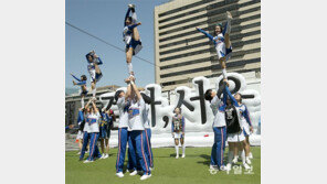 보행전용거리 도심서 치어리더 공연