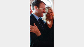 프랑스 최연소 대통령 당선 마크롱, 25세 연상 부인 탓 동성애자 소문