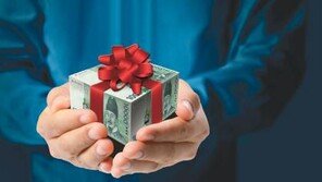 어버이날 선물, 2위는 ‘식사’…1위는?