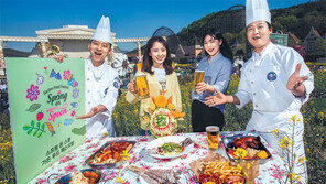 “전국 각지에서 온 대표음식입니다”