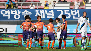 [사커 토픽] 오심은 늘고 감동은 줄고…거꾸로 가는 K리그