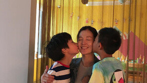 [#해시태그 컷] 아들 뽀뽀세례 받은 김성은