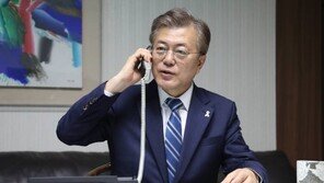 문재인 대통령, 이순진 합참의장과 통화…“軍 대비태세 만전 기하라”