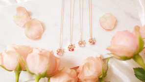오에스티, 장미 모티브 디자인 목걸이 4종 출시