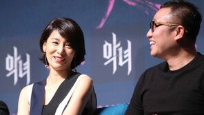 [동아포토]김서형, 느와르 배우의 여유