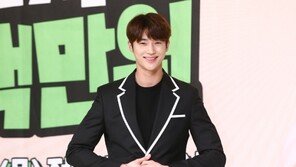 [동아포토]변우석 ‘인턴의 공손함’