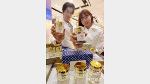 남녀가 함께 쓰는 향수는 어떤 향?