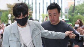 [동아포토]이민호, 팬들 환호 받으며 첫출근