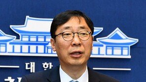 문재인 대통령 “역사교과서 폐지 지시…5·18 ‘임을 위한 행진곡’ 제창도”