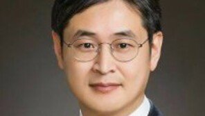 박범계 “문재인 대통령이 선택한 박형철 반부패비서관…스마트한 프로”