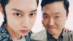 ‘아는 형님’ 김희철, 싸이와 함께 ‘찰칵’…‘포스 작렬’