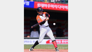 롯데 유일한 위안거리, 방망이 잡은 ‘돌격대장’ 전준우