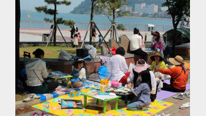 상쾌한 바닷바람 맞으며… 화폭에 ‘상상의 나래’ 펼치다