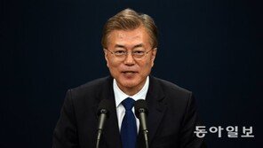 文 대통령 “세월호 참사 사망 기간제교사 2명, 순직 인정 절차 진행하라” 지시