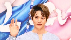 [동아포토]군입대 D-1 주원  ‘긴머리도 오늘이 마지막!’