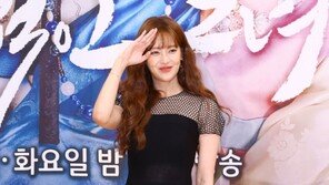 [동아포토]오연서 ’주원 위한 거수경례 응원~’