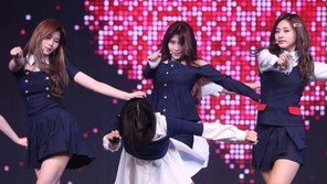 [동아포토]트와이스, 박진영 느낌 담은 시그널 무대