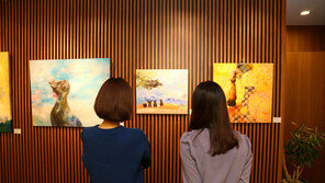 청춘 이야기 담은 전시회 보러 오세요