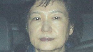 박근혜 거울방에 누리꾼 “독방도 거울로 리모델링 해라” “靑이 무슨 테마호텔?”