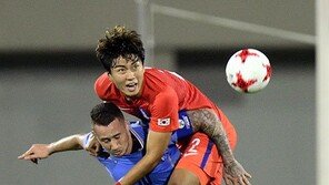 목뼈 다쳤던 정태욱 조촐한 생일파티에 선물까지…