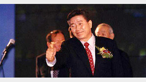 문재인 등 盧 前대통령 주변인물 39인의 인터뷰 영화