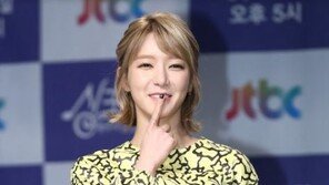 초아 측 “이석진 대표와 열애설, 사실 아냐…지인일 뿐”