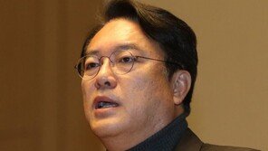 정진석 “보수 존립 도움 안되는 사람, 육모방망이로 뒤통수 뽀개야”