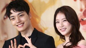 [동아포토]여진구-공승연 ‘눈부신 써클커플’