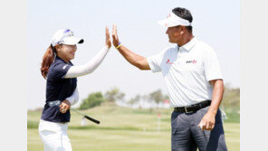 “꿈만 같아요” 골프 꿈나무 한 수 지도한 최경주 