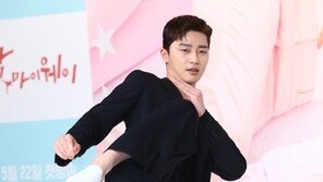 [동아포토]박서준 ‘더위 날리는 시원한 발차기’