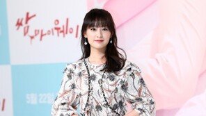 [동아포토]김지원 ‘안내요정으로 변신’