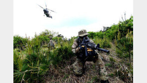 “언제 어디든 우리가 간다!”…조난 조종사 구출하는 공군 항공구조사