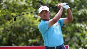 최경주, SKT 오픈 1R 선두와 2타 차 공동 3위…박인비, KLPGA 첫승 순항