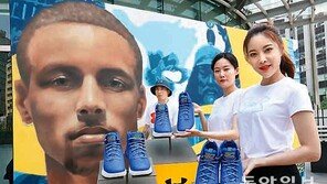 “NBA스타 커리 농구화입니다”