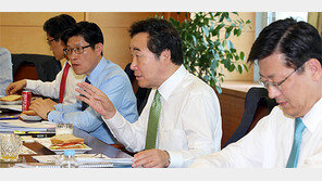 문재인 대통령-이낙연 총리후보자 ‘30분 組閣 협의’… 靑안보실장-외교장관 이르면 내주 발표