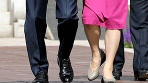 김정숙 여사, 靑오찬서 손수 만든 ‘인삼정과’ 대접…“10시간 대춧물로 달인 삼으로 준비”