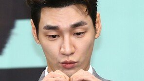 [동아포토]김영광 ‘하트는 이렇게~’