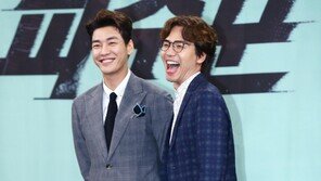 [동아포토]김영광-김태훈 ‘까치발 살짝~’