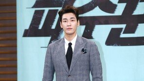 [동아포토]김영광 ‘마네킨 뛰어넘는 수트핏’